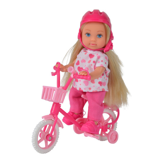 Evi Love Pop met Fiets