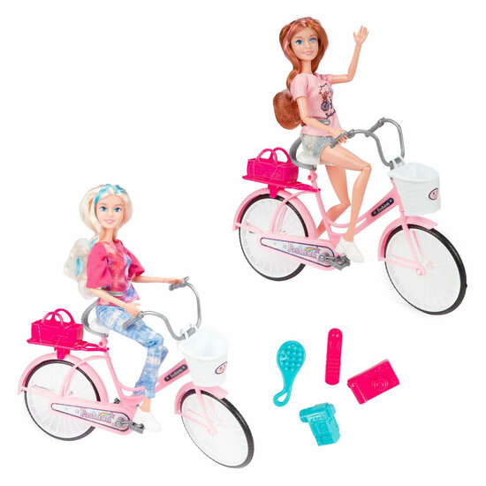 Lauren Modepop op Fiets met Accessoires