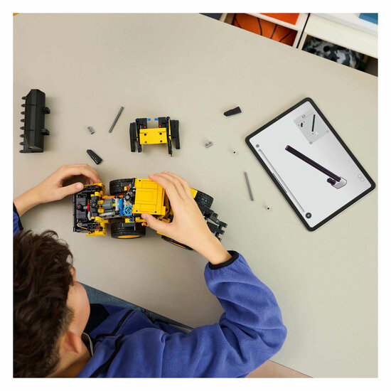 LEGO Technic 42209 Volvo L120 Electric Wiellader - Foto 9