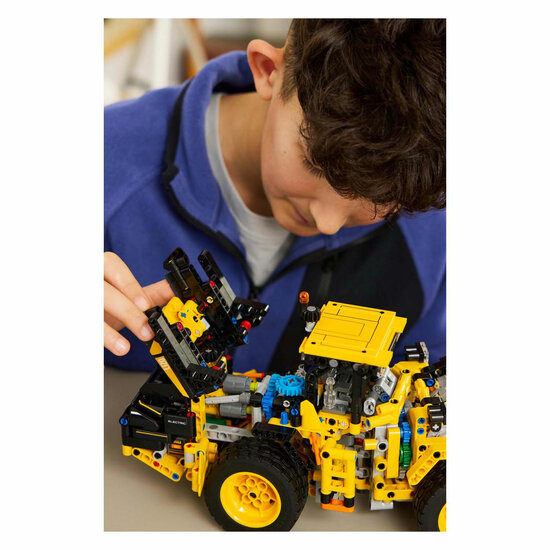 LEGO Technic 42209 Volvo L120 Electric Wiellader - Foto 11