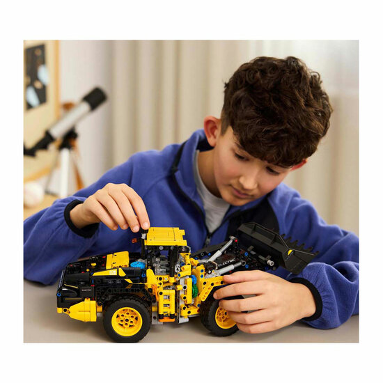LEGO Technic 42209 Volvo L120 Electric Wiellader - Foto 13