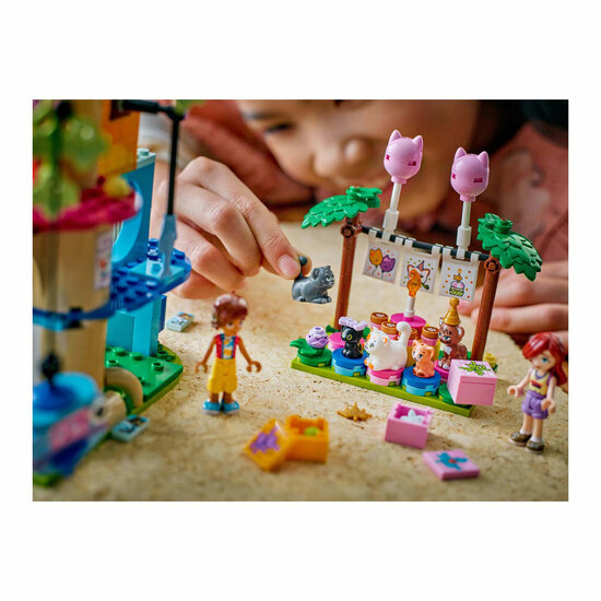 LEGO Friends 42666 Kattenverjaardagsfeestje en Boomhut - Foto 14