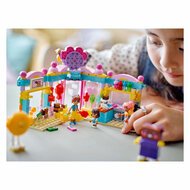 LEGO Friends 42649 Heartlake City Snoepwinkel - Foto 11