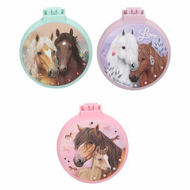 Miss Melody Klapborstel